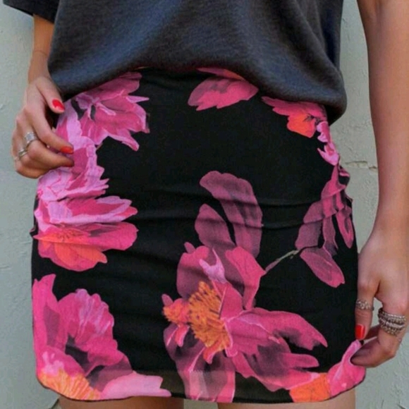 NEW Floral Black and Pink Mini Skirt - Picture 1 of 2